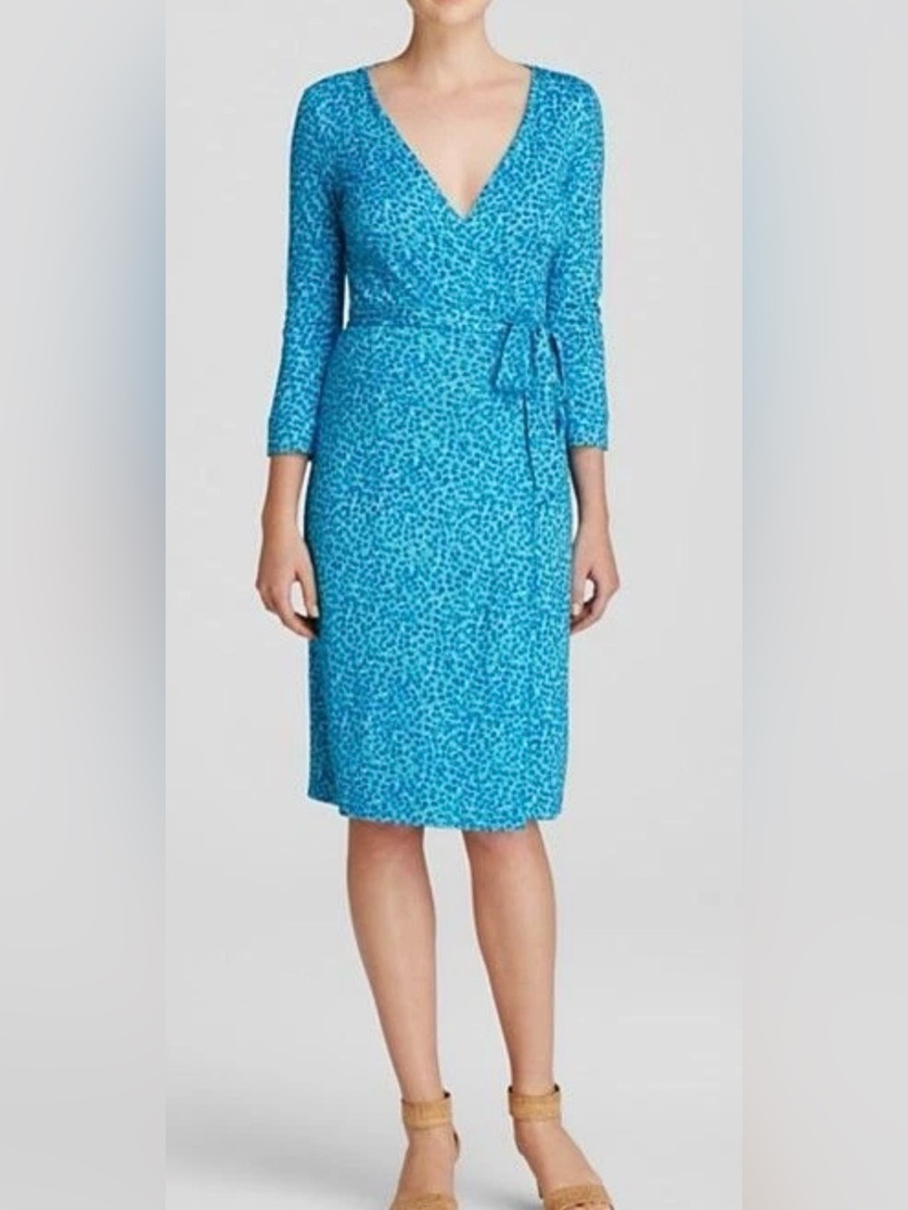 Diane von Furstenberg DVF 100% Silk Blue Floral Wrap Dress Size 6